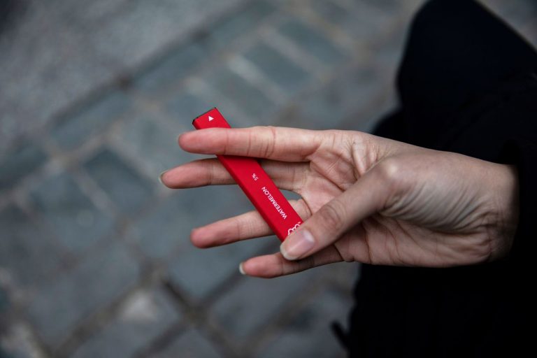 Puff Bar finds loop hole in FDA's recent ban on fruity E ...