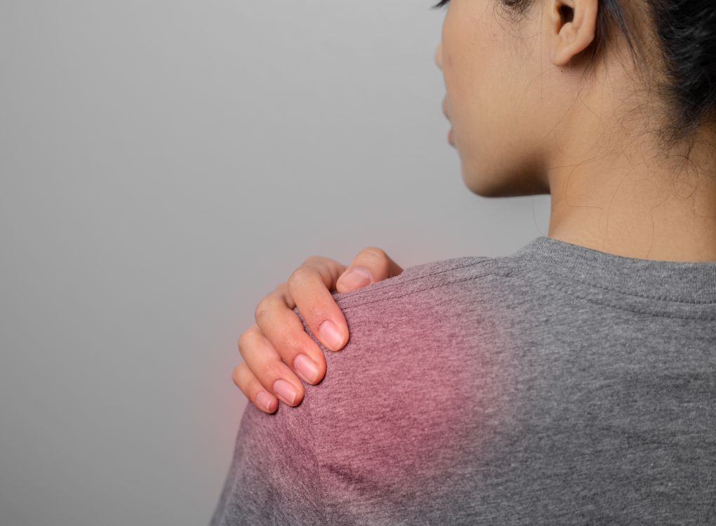 Visual of young woman with shoulder pain